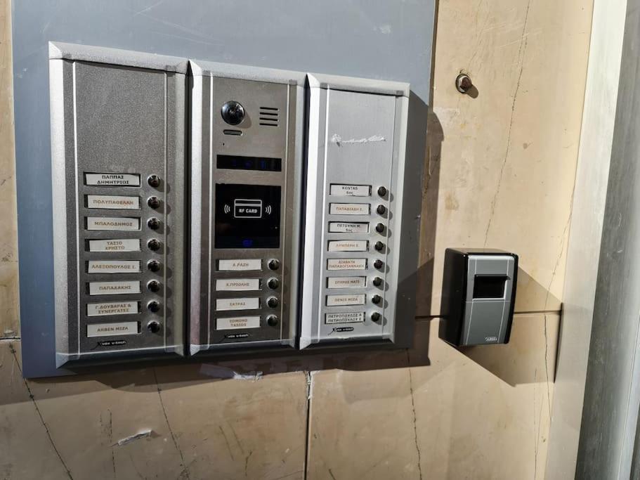 Καλινοβου 1 Κευελπιδων Πεδιον Αρεωσ Apartamento Atenas Exterior foto